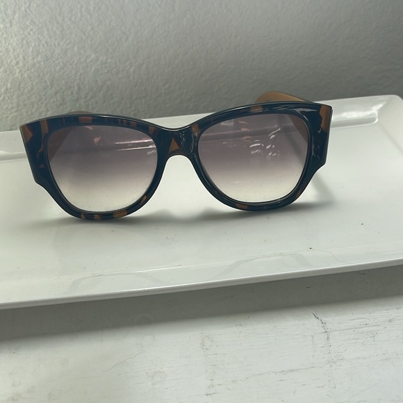 Christian LaCroix Sunglasses
Rate! Vintage - Picture 4 of 6